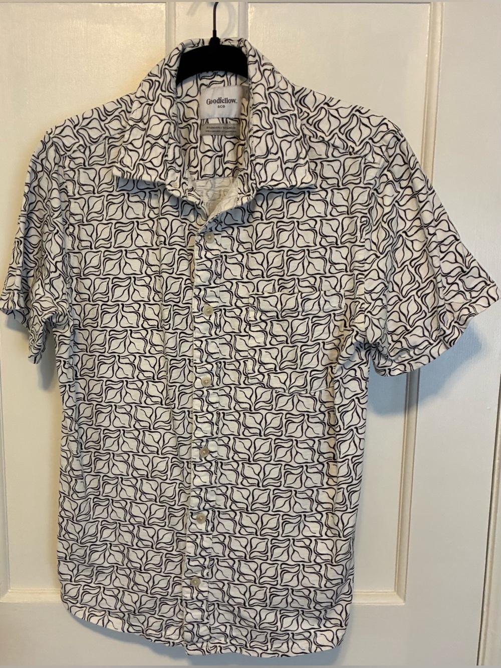 Goodfellow & Co White Short-Sleeve Button-Up Shirt with Black Geometric Pattern